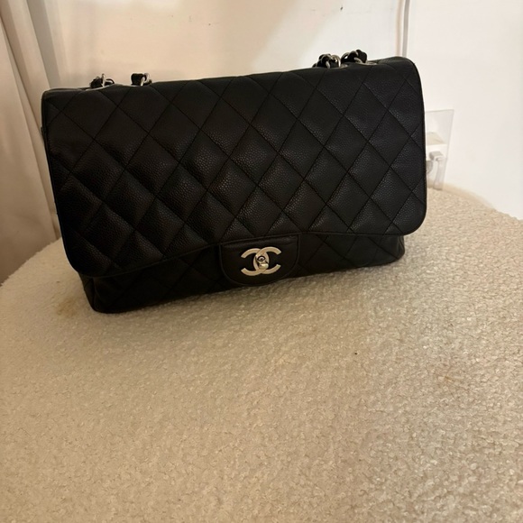 Description
• Chanel Shoulder Bag - Picture 7 of 7